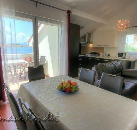 Apartman Kondic Omisalj ภายนอก รูปภาพ