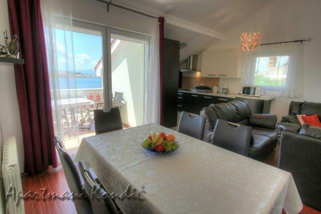 Apartman Kondic Omisalj ภายนอก รูปภาพ