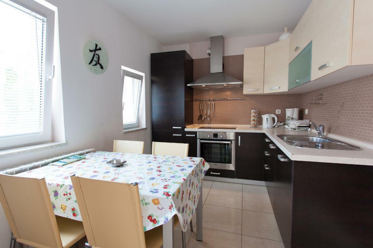 Apartman Kondic Omisalj ภายนอก รูปภาพ