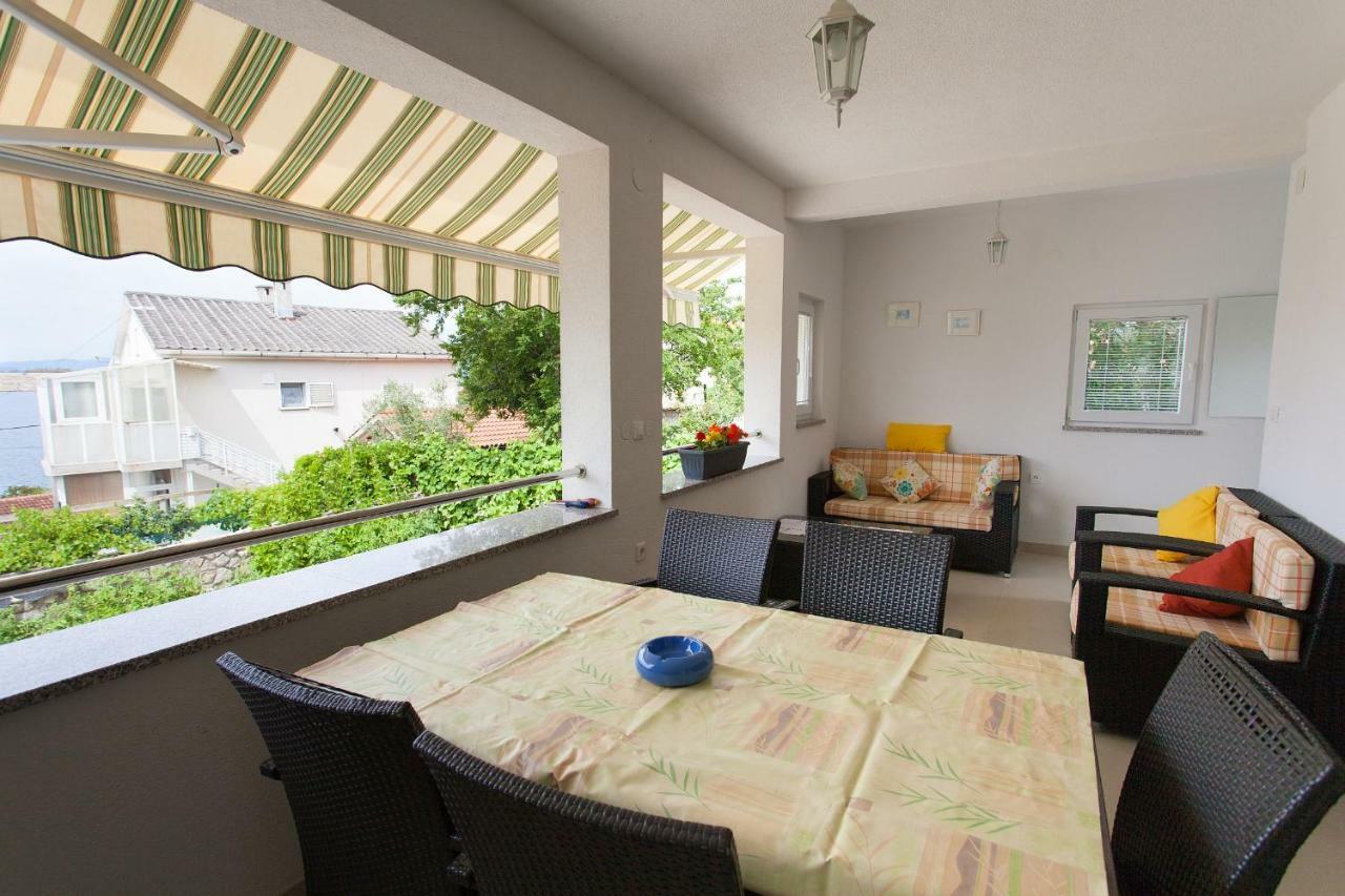 Apartman Kondic Omisalj ภายนอก รูปภาพ